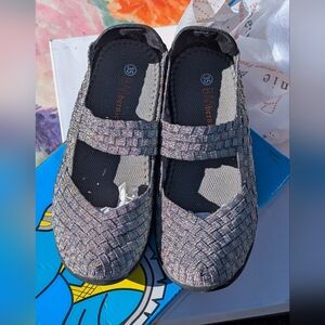 bernie mev. Kids Shoes Slippers in Silver and Black